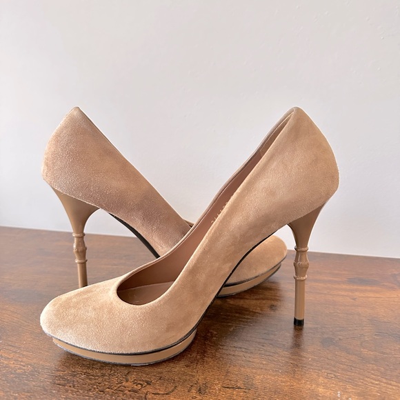 Gucci Suede Platform Heel 37 Tan Nude Soft Brown Ornate 4 1/2” Pump - Picture 1 of 10